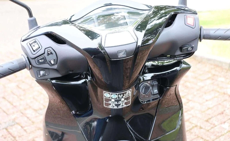 Angebot Honda SH350i Bild 8: Angebot Honda SH350i