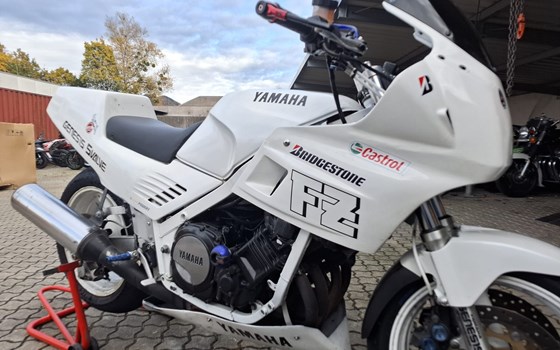 Gebrauchtmotorrad Yamaha FZ 750 - Bild 4 Gebrauchtmotorrad Yamaha FZ 750 - Bild 4