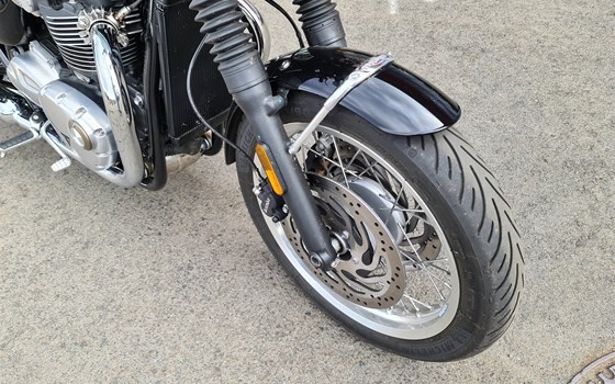 Gebrauchtmotorrad Triumph BONNEVILLE T120 CHROME EDITION - Bild 3 Gebrauchtmotorrad Triumph BONNEVILLE T120 CHROME EDITION - Bild 3