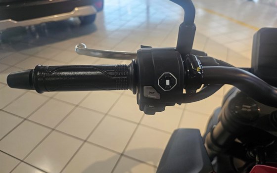 Neufahrzeug Honda CB125R - Bild 6