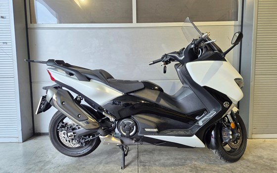 Gebrauchtmotorrad Yamaha TMAX DX - Bild 4 Gebrauchtmotorrad Yamaha TMAX DX - Bild 4