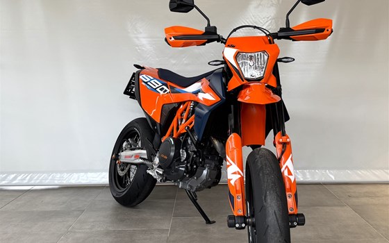 Gebrauchtmotorrad KTM 690 SMC R - Bild 3 Gebrauchtmotorrad KTM 690 SMC R - Bild 3