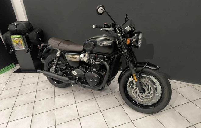 Triumph Bonneville T120 Black Gold Line