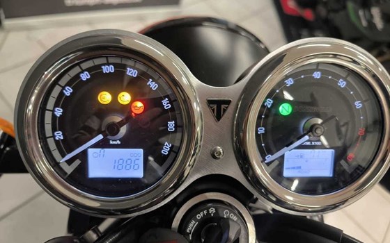 Gebrauchtmotorrad Triumph Bonneville T120 Black Gold Line - Bild 7