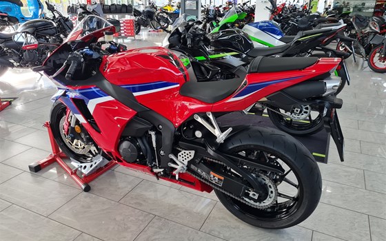 Gebrauchtmotorrad Honda CBR600RR - Bild 3 Gebrauchtmotorrad Honda CBR600RR - Bild 3