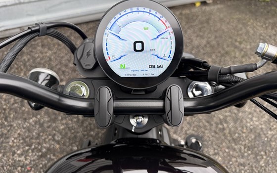 Gebrauchtmotorrad QJ Motor SRV 125 - Bild 6