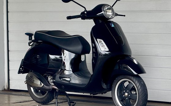 Gebrauchtmotorrad Vespa GTS 300 - Bild 1 Gebrauchtmotorrad Vespa GTS 300 - Bild 1