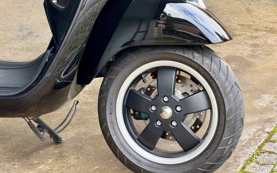 Gebrauchtmotorrad Vespa GTS 300 - Bild 12 Gebrauchtmotorrad Vespa GTS 300 - Bild 12