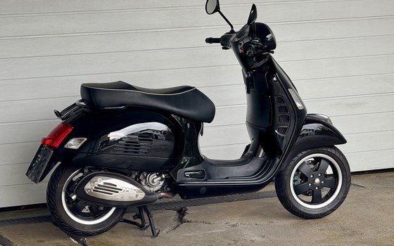 Gebrauchtmotorrad Vespa GTS 300 - Bild 3 Gebrauchtmotorrad Vespa GTS 300 - Bild 3