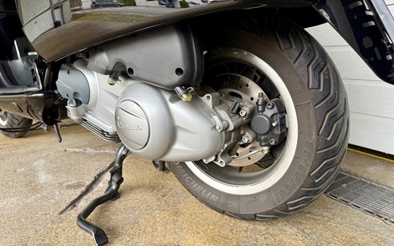 Gebrauchtmotorrad Vespa GTS 300 - Bild 8 Gebrauchtmotorrad Vespa GTS 300 - Bild 8