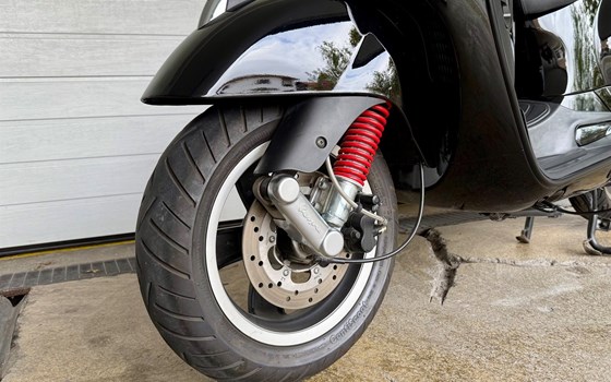 Gebrauchtmotorrad Vespa GTS 300 - Bild 9 Gebrauchtmotorrad Vespa GTS 300 - Bild 9
