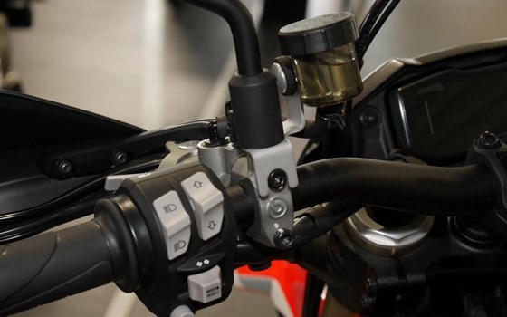 Gebrauchtmotorrad Ducati Hypermotard 698 Mono RVE - Bild 8