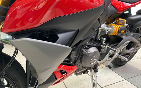 Gebrauchtmotorrad Ducati Streetfighter V2 S - Bild 12