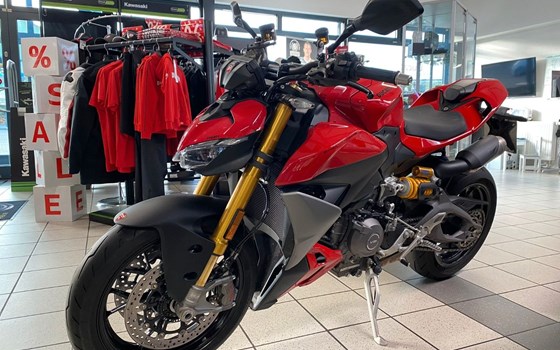 Gebrauchtmotorrad Ducati Streetfighter V2 S - Bild 2