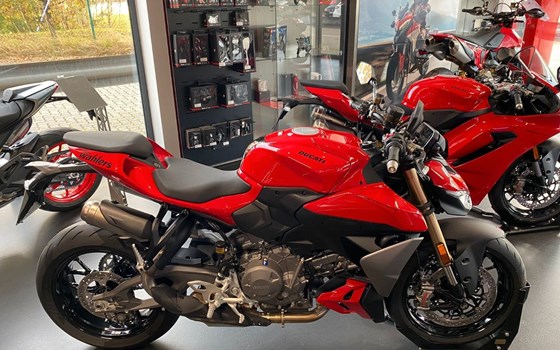 Gebrauchtmotorrad Ducati Streetfighter V2 - Bild 1