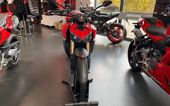 Gebrauchtmotorrad Ducati Streetfighter V2 - Bild 2