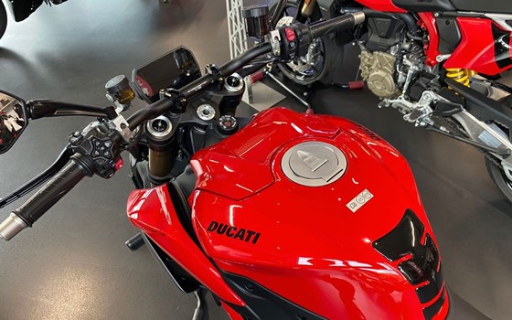 Gebrauchtmotorrad Ducati Streetfighter V2 - Bild 3