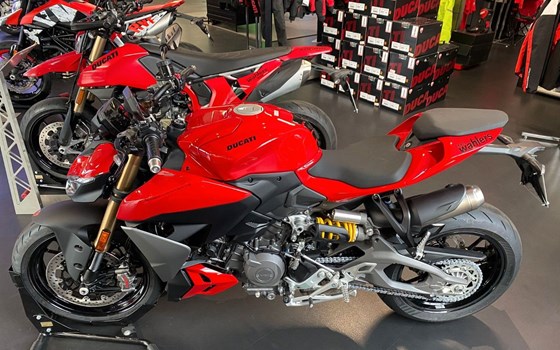 Gebrauchtmotorrad Ducati Streetfighter V2 - Bild 4