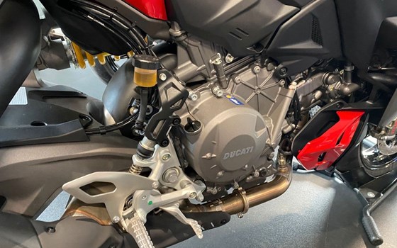 Gebrauchtmotorrad Ducati Streetfighter V2 - Bild 6