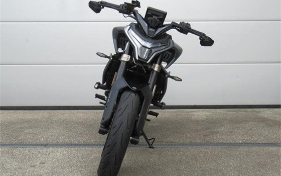 Gebrauchtmotorrad CFMOTO 800NK Advanced - Bild 3 Gebrauchtmotorrad CFMOTO 800NK Advanced - Bild 3