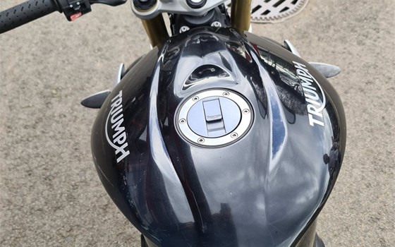 Gebrauchtmotorrad Triumph Street Triple - Bild 8 Gebrauchtmotorrad Triumph Street Triple - Bild 8