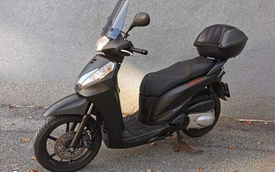 Gebrauchtmotorrad Honda SH300i - Bild 1 Gebrauchtmotorrad Honda SH300i - Bild 1