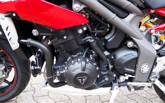 Gebrauchtmotorrad Triumph Speed Triple R - Bild 14