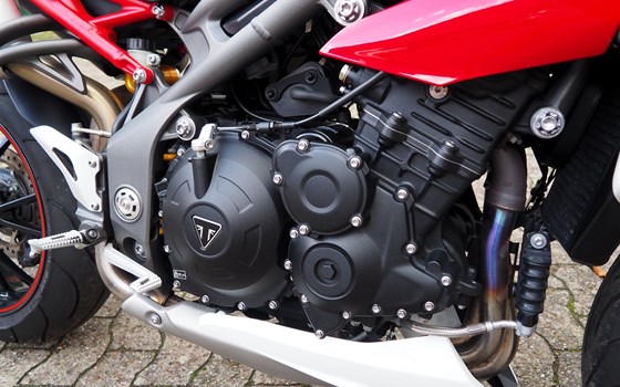 Gebrauchtmotorrad Triumph Speed Triple R - Bild 11