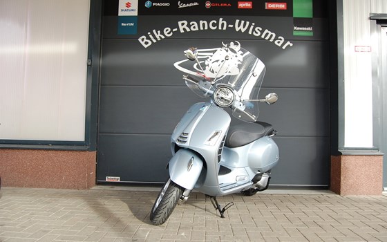 Gebrauchtmotorrad Vespa GTS 300 hpe - Bild 4