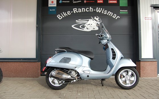 Gebrauchtmotorrad Vespa GTS 300 hpe - Bild 1