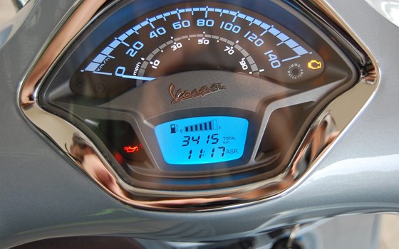 Gebrauchtmotorrad Vespa GTS 300 hpe - Bild 7