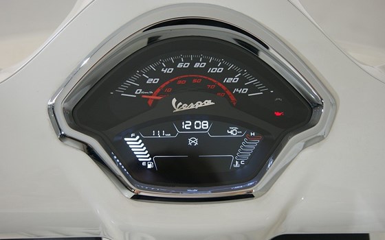 Gebrauchtmotorrad Vespa GTS 125 - Bild 11