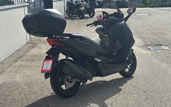 Gebrauchtmotorrad Honda Forza 125 - Bild 3 Gebrauchtmotorrad Honda Forza 125 - Bild 3