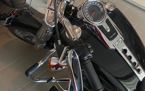 Gebrauchtmotorrad Harley-Davidson Softail Fat Boy 114 FLFBS - Bild 3 Gebrauchtmotorrad Harley-Davidson Softail Fat Boy 114 FLFBS - Bild 3