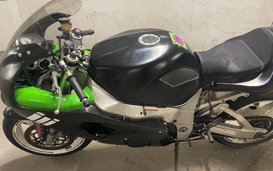 Gebrauchtmotorrad Suzuki GSX-R 750 - Bild 3 Gebrauchtmotorrad Suzuki GSX-R 750 - Bild 3