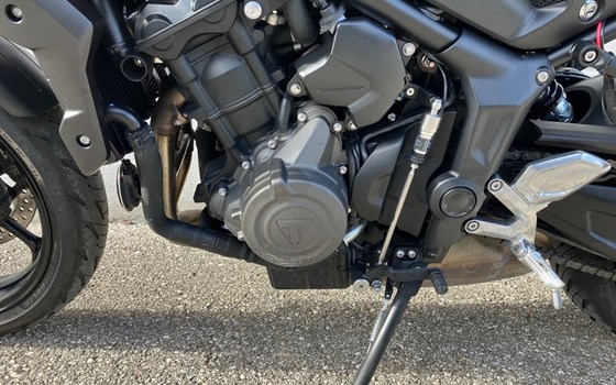 Gebrauchtmotorrad Triumph Trident 660 - Bild 3 Gebrauchtmotorrad Triumph Trident 660 - Bild 3