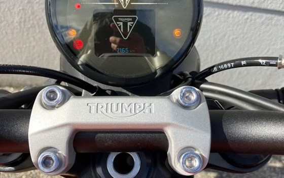 Gebrauchtmotorrad Triumph Trident 660 - Bild 10 Gebrauchtmotorrad Triumph Trident 660 - Bild 10