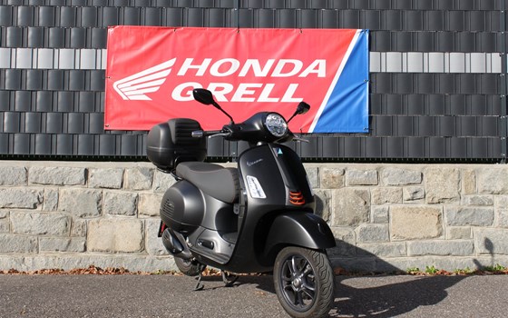 Gebrauchtmotorrad Vespa GTS 300 hpe Super - Bild 1 Gebrauchtmotorrad Vespa GTS 300 hpe Super - Bild 1