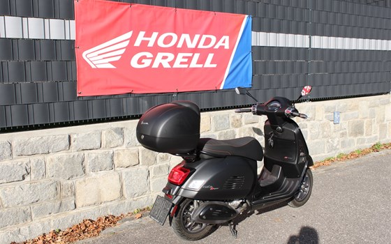 Gebrauchtmotorrad Vespa GTS 300 hpe Super - Bild 4 Gebrauchtmotorrad Vespa GTS 300 hpe Super - Bild 4