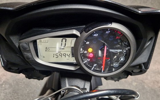 Gebrauchtmotorrad Triumph Street Triple S - Bild 1 Gebrauchtmotorrad Triumph Street Triple S - Bild 1