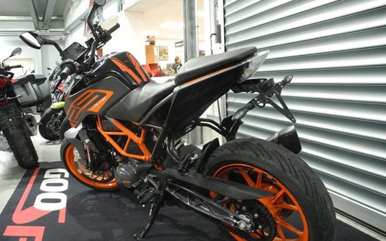 Gebrauchtmotorrad KTM 125 Duke - Bild 4