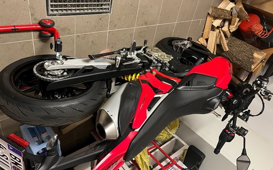 Gebrauchtmotorrad Ducati Hypermotard 698 Mono - Bild 2 Gebrauchtmotorrad Ducati Hypermotard 698 Mono - Bild 2