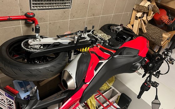 Gebrauchtmotorrad Ducati Hypermotard 698 Mono - Bild 2 Gebrauchtmotorrad Ducati Hypermotard 698 Mono - Bild 2