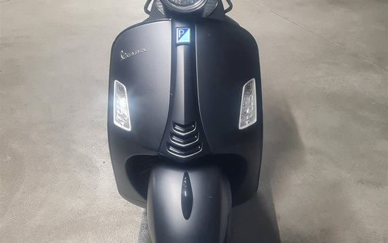 Motorrad Occasion Vespa GTS 300 hpe Super - Bild 2