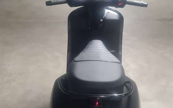 Motorrad Occasion Vespa GTS 300 hpe Super - Bild 3