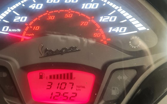 Offerta Vespa GTS 300 hpe Super - Immagine 4