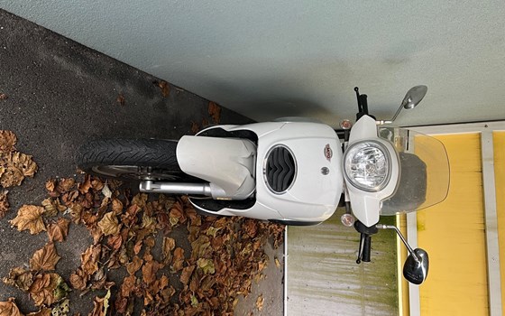 Gebrauchtmotorrad Aprilia Scarabeo 200 i.e. - Bild 2 Gebrauchtmotorrad Aprilia Scarabeo 200 i.e. - Bild 2