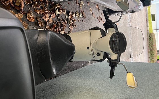 Gebrauchtmotorrad Aprilia Scarabeo 200 i.e. - Bild 3 Gebrauchtmotorrad Aprilia Scarabeo 200 i.e. - Bild 3