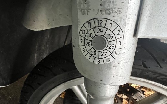 Gebrauchtmotorrad Aprilia Scarabeo 200 i.e. - Bild 6 Gebrauchtmotorrad Aprilia Scarabeo 200 i.e. - Bild 6