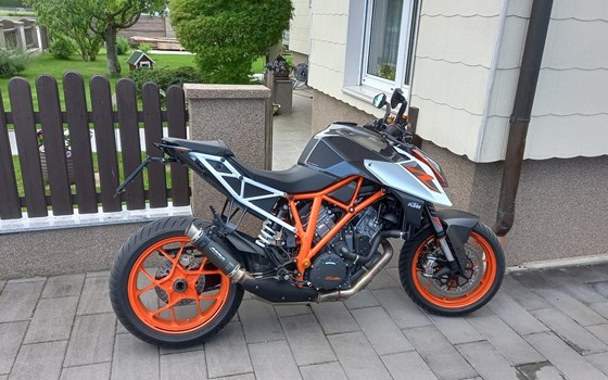 Gebrauchtmotorrad KTM 1290 Super Duke R - Bild 1 Gebrauchtmotorrad KTM 1290 Super Duke R - Bild 1